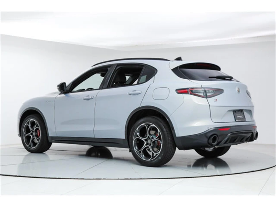 2025 Alfa Romeo Stelvio - Image 3 of 23