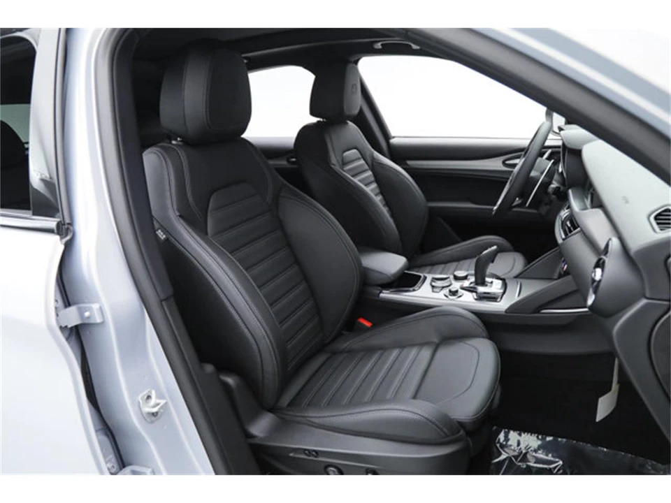 2025 Alfa Romeo Stelvio - Image 13 of 23