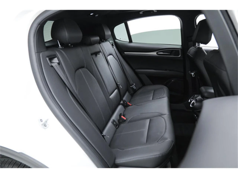 2025 Alfa Romeo Stelvio - Image 13 of 21