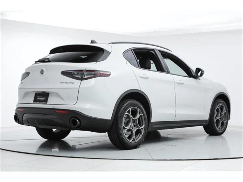 2025 Alfa Romeo Stelvio - Image 5 of 21