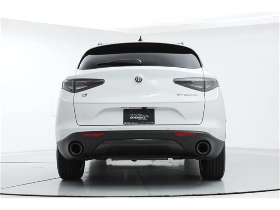 2025 Alfa Romeo Stelvio - Image 4 of 21
