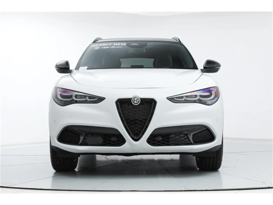 2025 Alfa Romeo Stelvio - Image 8 of 21