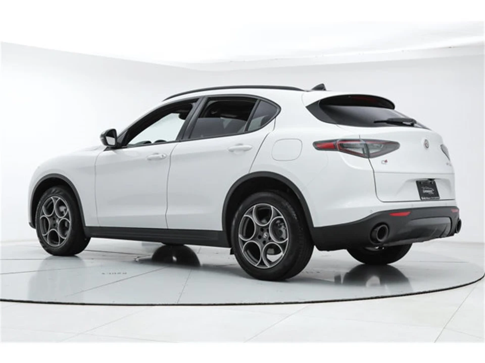 2025 Alfa Romeo Stelvio - Image 3 of 21