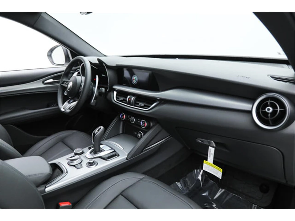 2025 Alfa Romeo Stelvio - Image 10 of 21