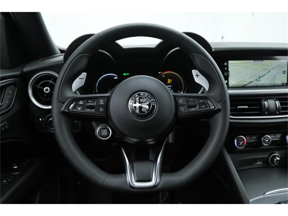 2025 Alfa Romeo Stelvio - Image 17 of 21
