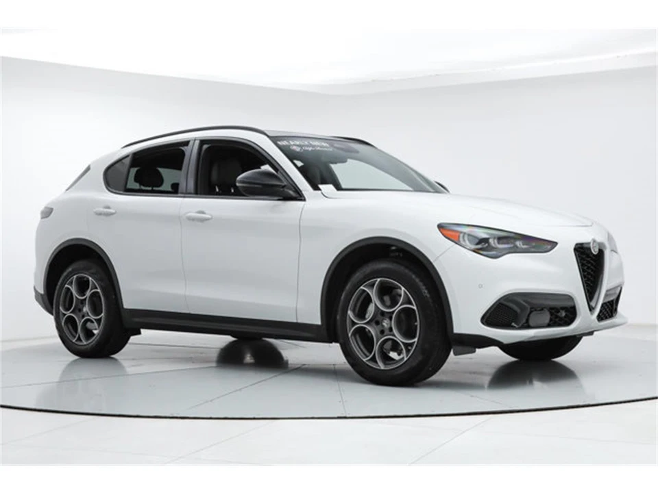 2025 Alfa Romeo Stelvio - Image 7 of 21