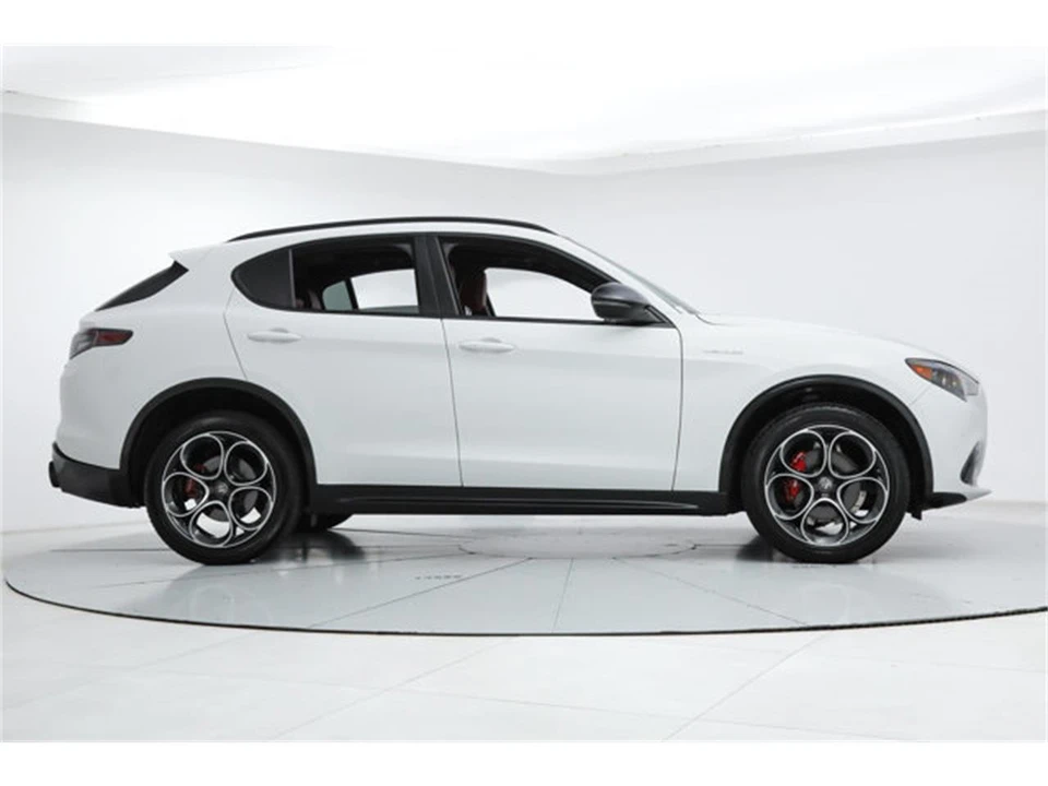 2025 Alfa Romeo Stelvio - Image 6 of 21