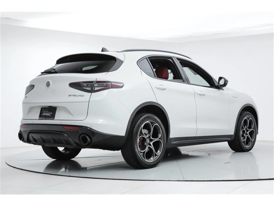 2025 Alfa Romeo Stelvio - Image 5 of 21