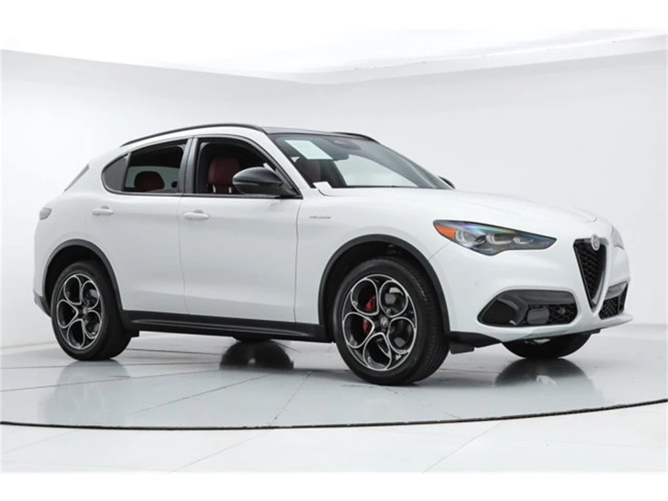2025 Alfa Romeo Stelvio - Image 7 of 21