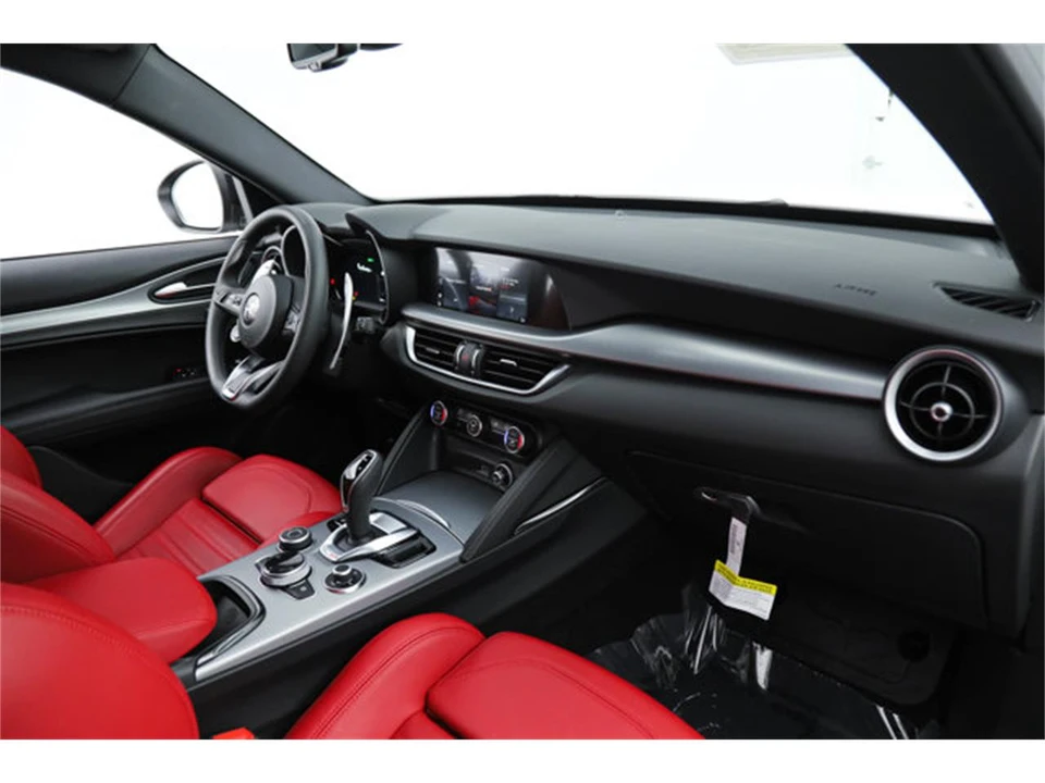 2025 Alfa Romeo Stelvio - Image 10 of 21