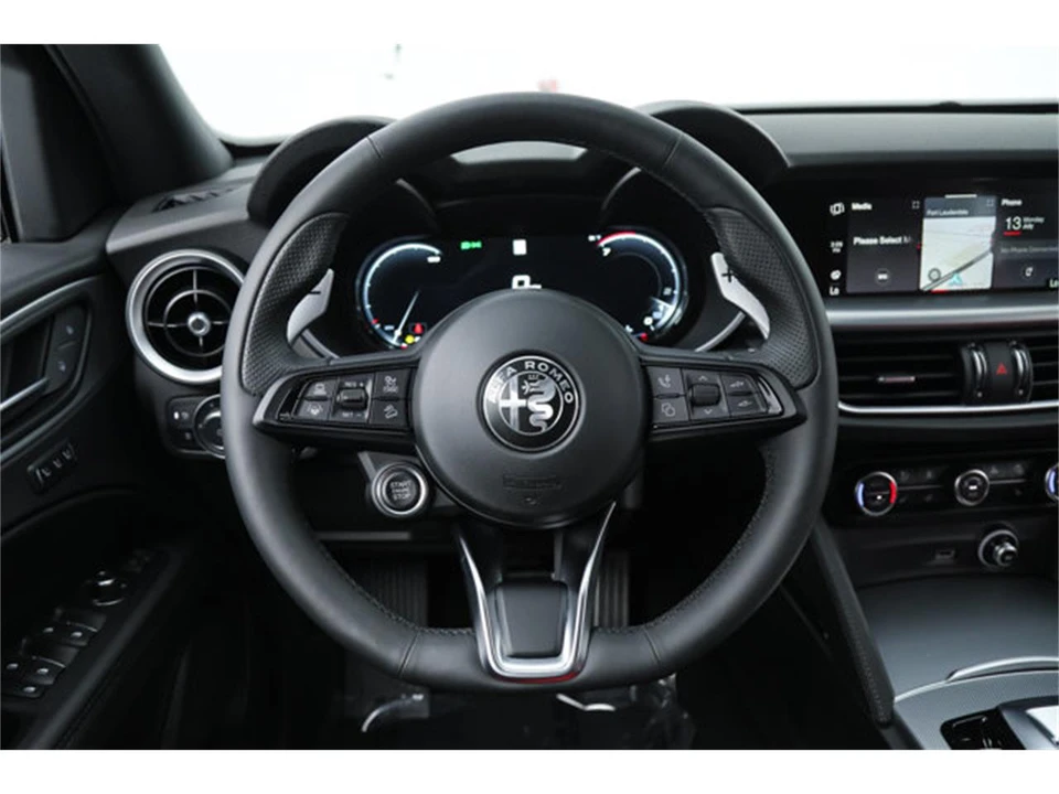 2025 Alfa Romeo Stelvio - Image 16 of 21
