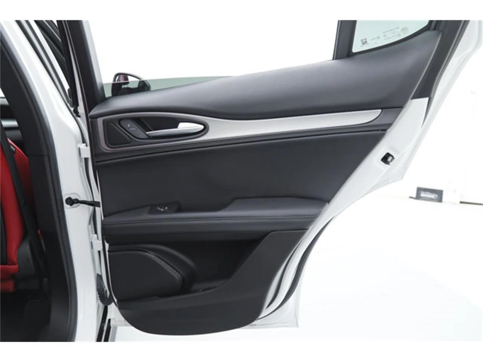 2025 Alfa Romeo Stelvio - Image 12 of 21