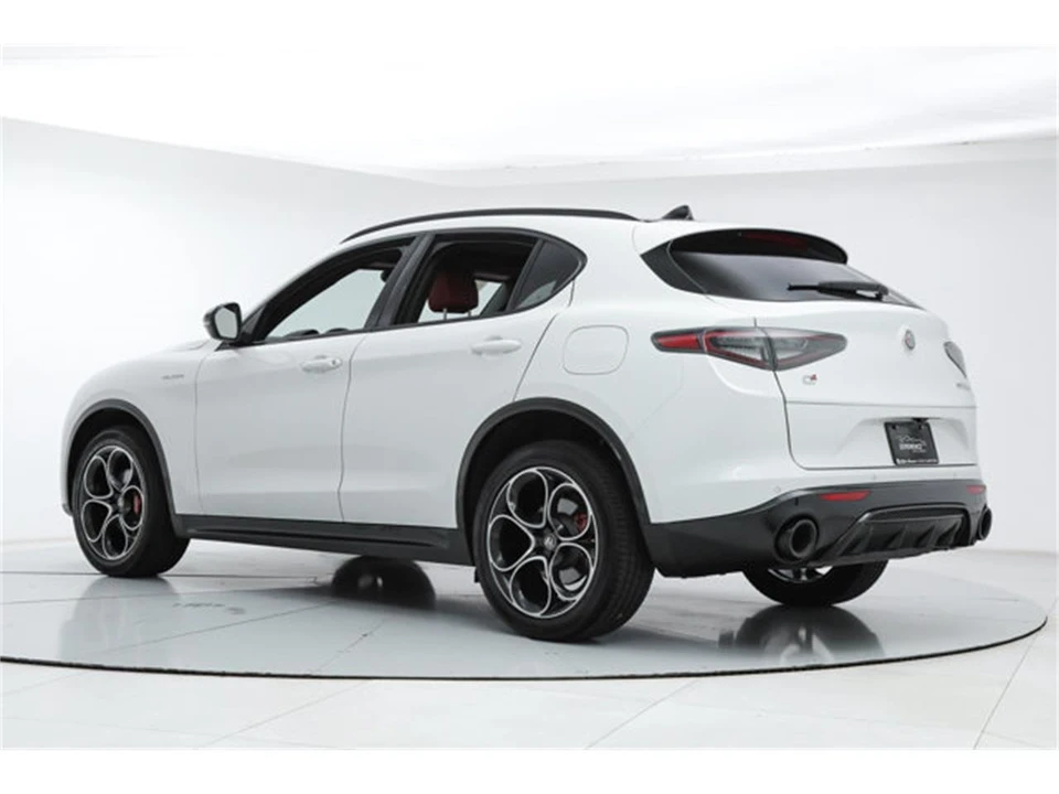 2025 Alfa Romeo Stelvio - Image 3 of 21