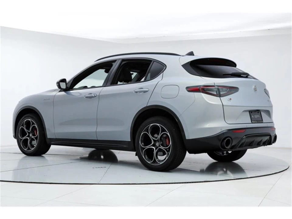 2025 Alfa Romeo Stelvio - Image 3 of 20