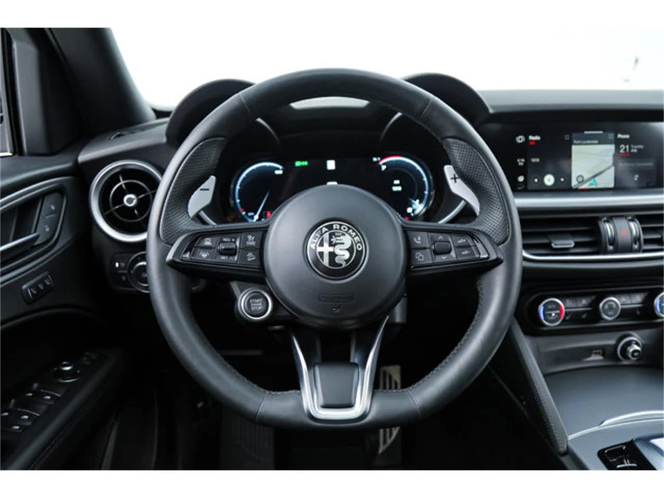 2025 Alfa Romeo Stelvio - Image 15 of 20