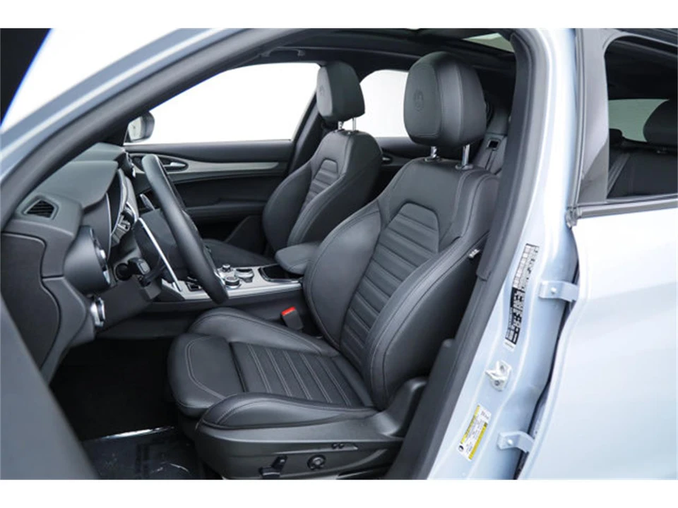 2025 Alfa Romeo Stelvio - Image 16 of 20