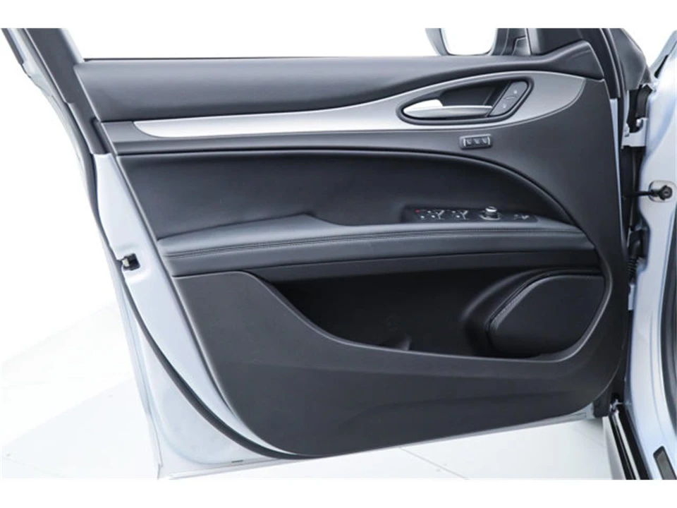 2025 Alfa Romeo Stelvio - Image 13 of 20
