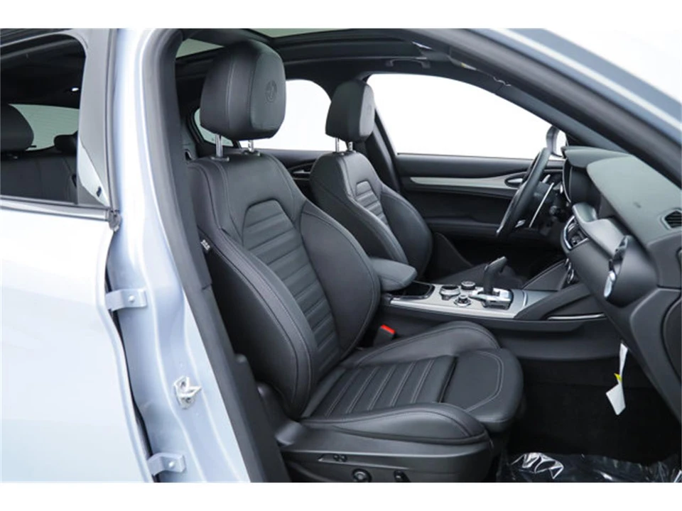 2025 Alfa Romeo Stelvio - Image 10 of 20