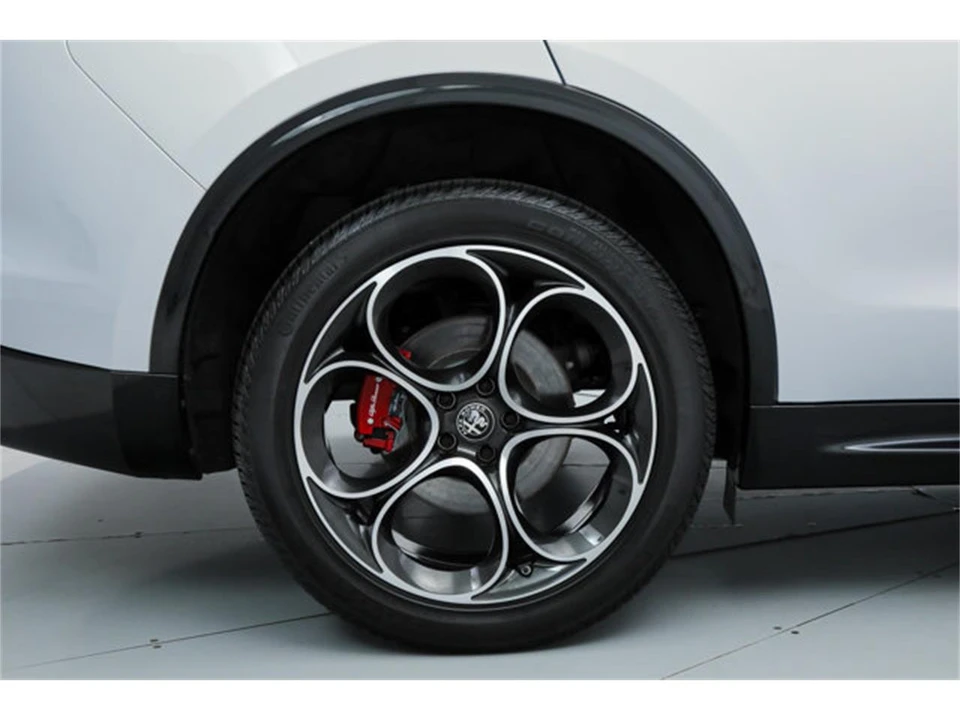 2025 Alfa Romeo Stelvio - Image 20 of 20