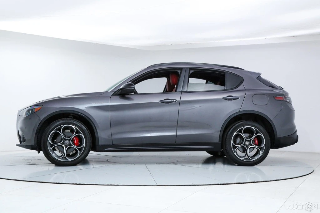 2025 Alfa Romeo Stelvio - Image 2 of 21