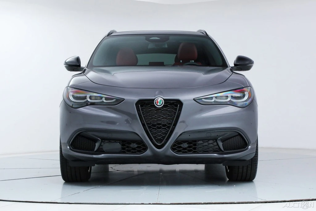 2025 Alfa Romeo Stelvio - Image 8 of 21