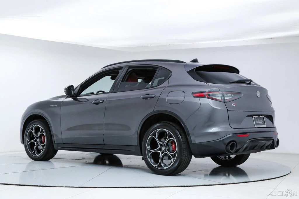 2025 Alfa Romeo Stelvio - Image 3 of 21