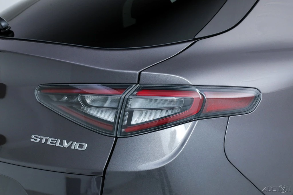 2025 Alfa Romeo Stelvio - Image 10 of 21