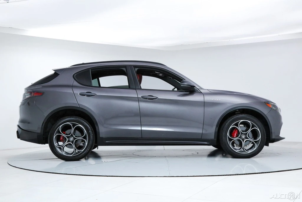 2025 Alfa Romeo Stelvio - Image 6 of 21