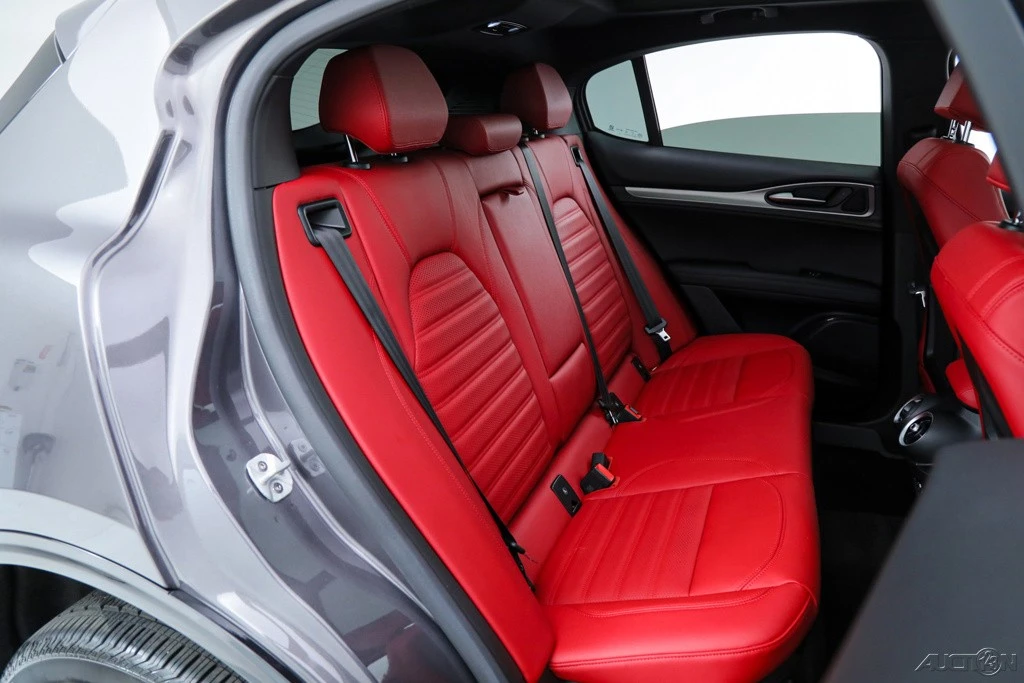 2025 Alfa Romeo Stelvio - Image 16 of 21