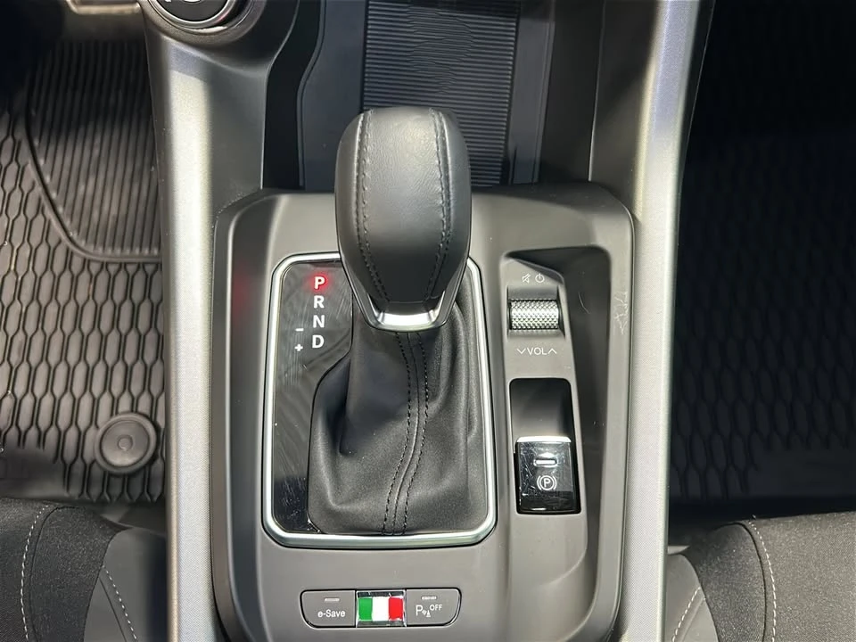 2025 Alfa Romeo Tonale - Image 17 of 20