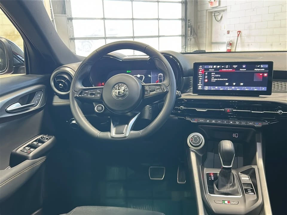 2025 Alfa Romeo Tonale - Image 14 of 20