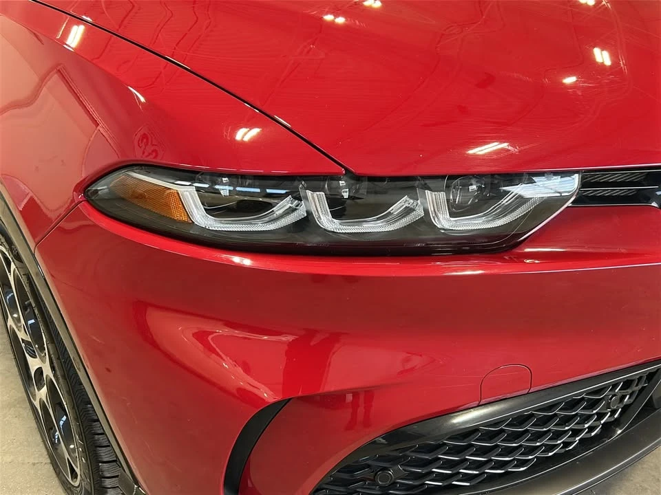2025 Alfa Romeo Tonale - Image 9 of 20