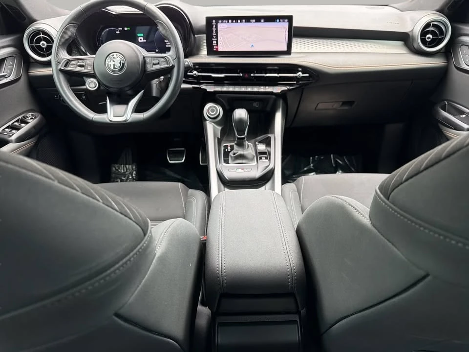 2025 Alfa Romeo Tonale - Image 8 of 10