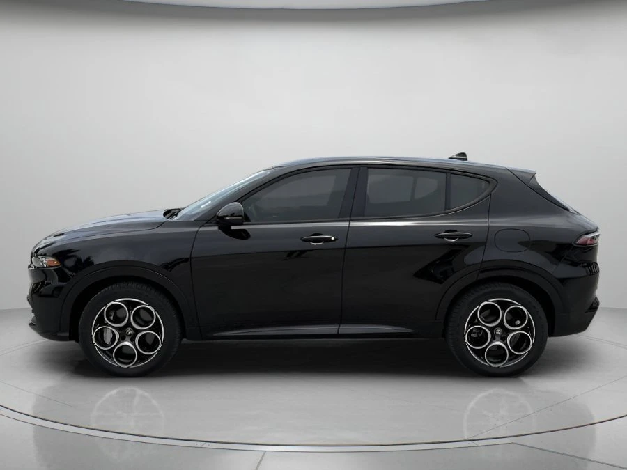 2025 Alfa Romeo Tonale - Image 2 of 10