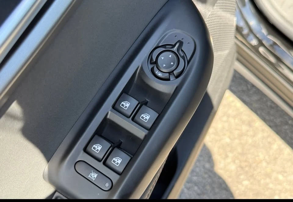 2025 Alfa Romeo Tonale - Image 12 of 20