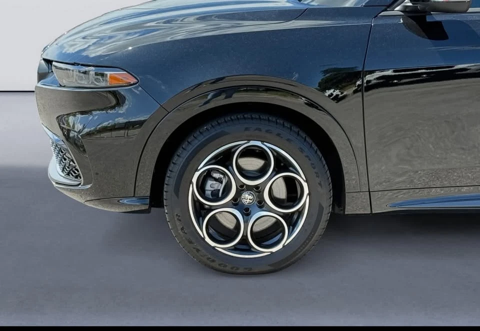 2025 Alfa Romeo Tonale - Image 9 of 20