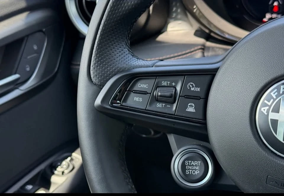 2025 Alfa Romeo Tonale - Image 18 of 20