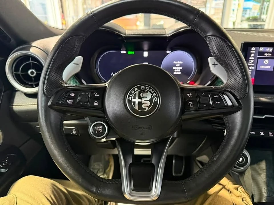 2025 Alfa Romeo Tonale - Image 12 of 20
