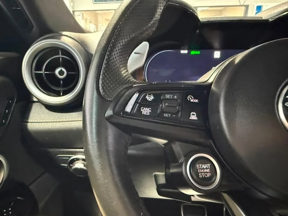 2025 Alfa Romeo Tonale - Image 14 of 20
