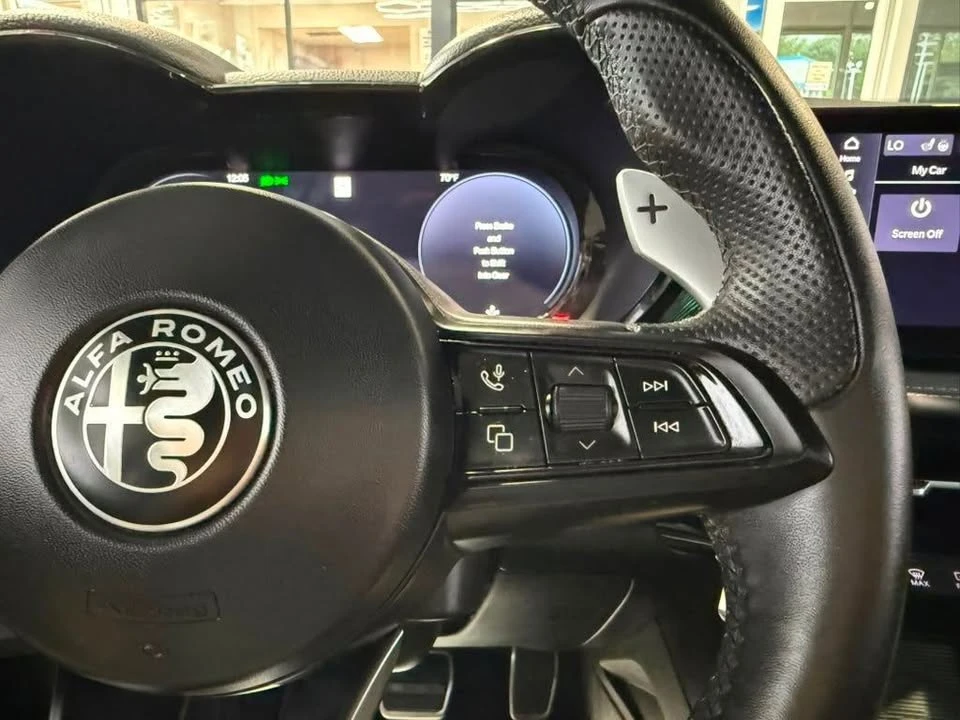2025 Alfa Romeo Tonale - Image 13 of 20