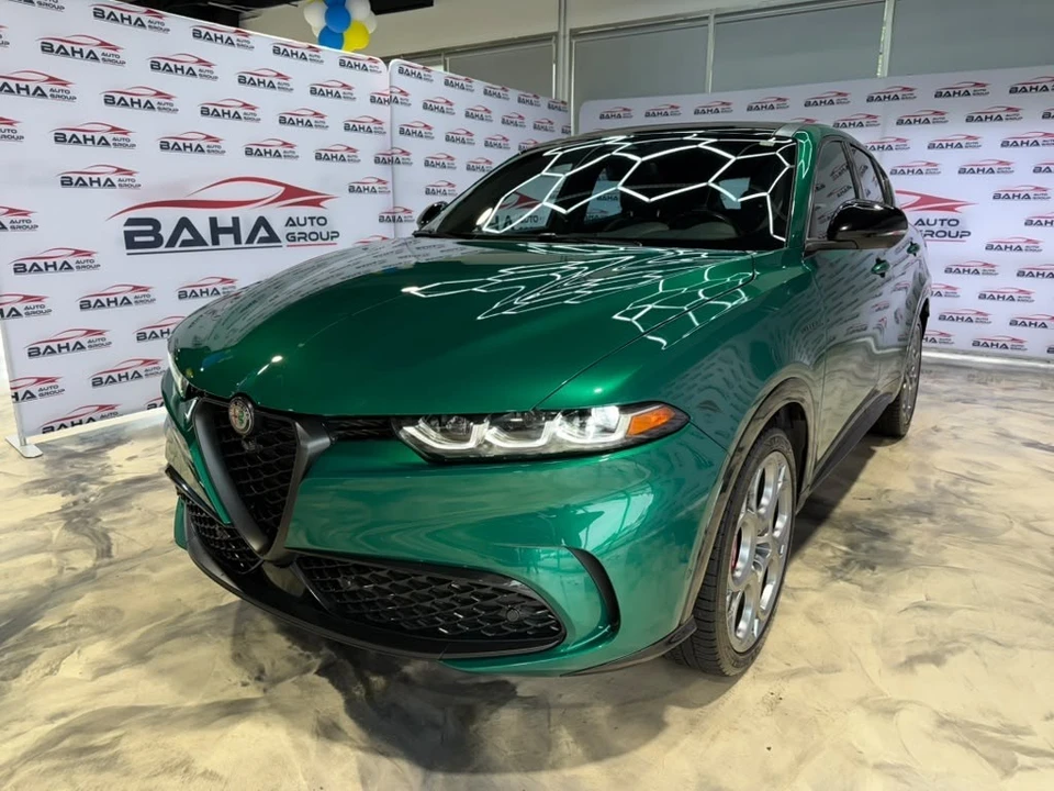 2025 Alfa Romeo Tonale - Image 2 of 31