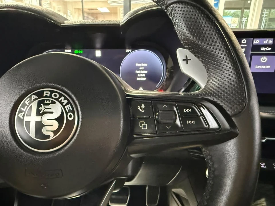 2025 Alfa Romeo Tonale - Image 13 of 31