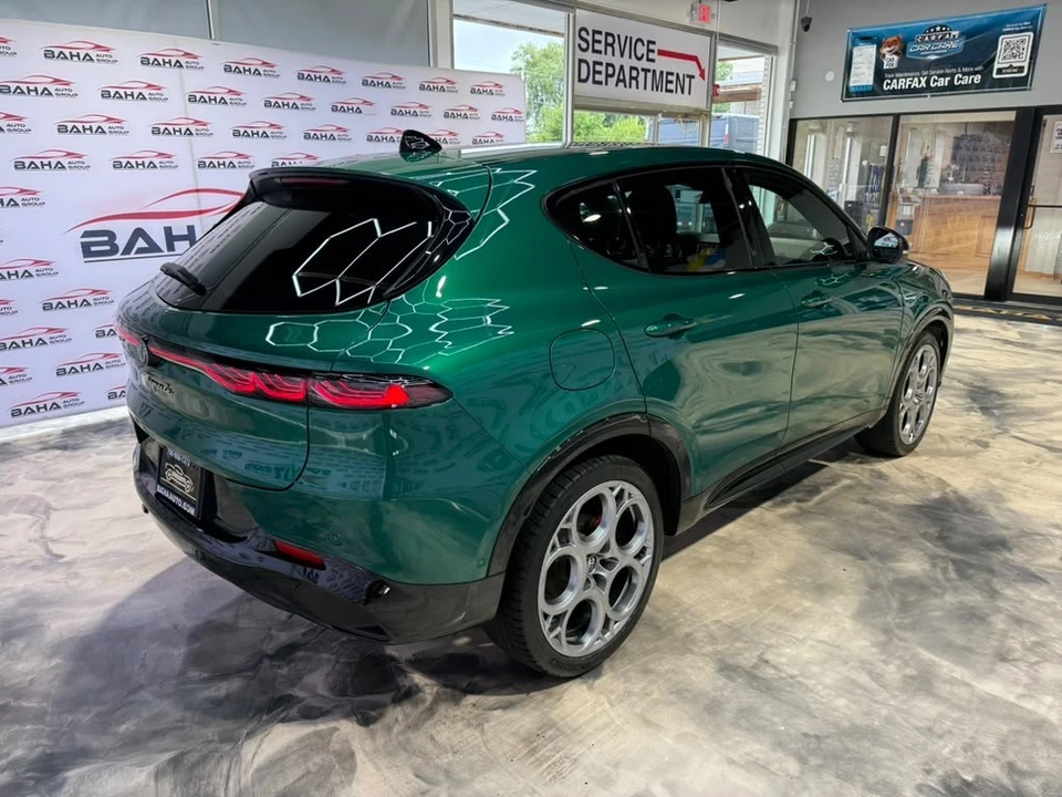 2025 Alfa Romeo Tonale - Image 7 of 31
