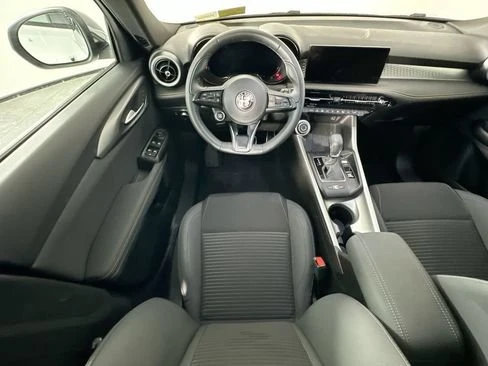 2025 Alfa Romeo Tonale - Image 8 of 19