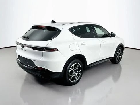 2025 Alfa Romeo Tonale - Image 6 of 19