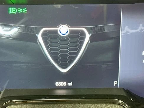 2025 Alfa Romeo Tonale - Image 14 of 19
