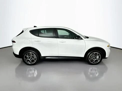 2025 Alfa Romeo Tonale - Image 7 of 19