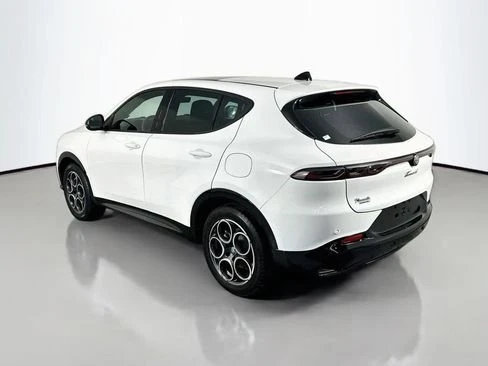 2025 Alfa Romeo Tonale - Image 4 of 19