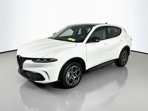 2025 Alfa Romeo Tonale - Image 2 of 19