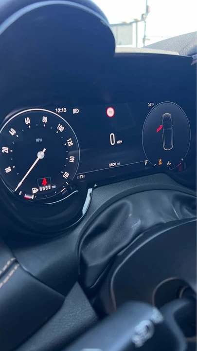 2025 Alfa Romeo Tonale - Image 10 of 15